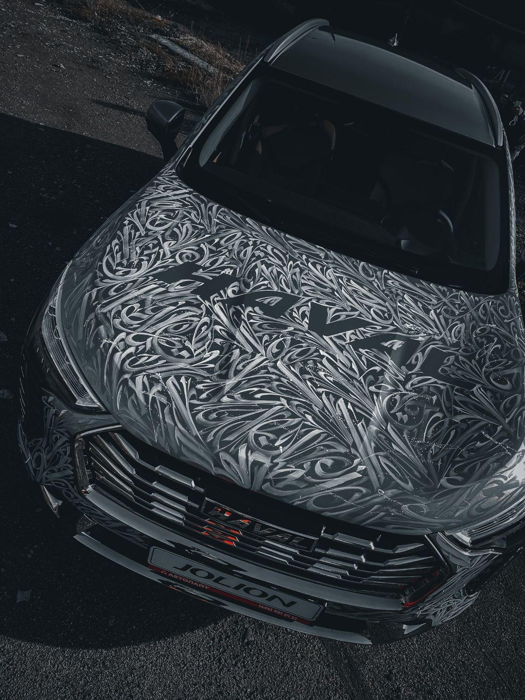 Роспись авто на презентации в РФ.